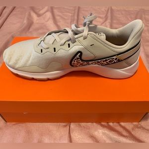 nike legend essential 2 prm ** new** with box